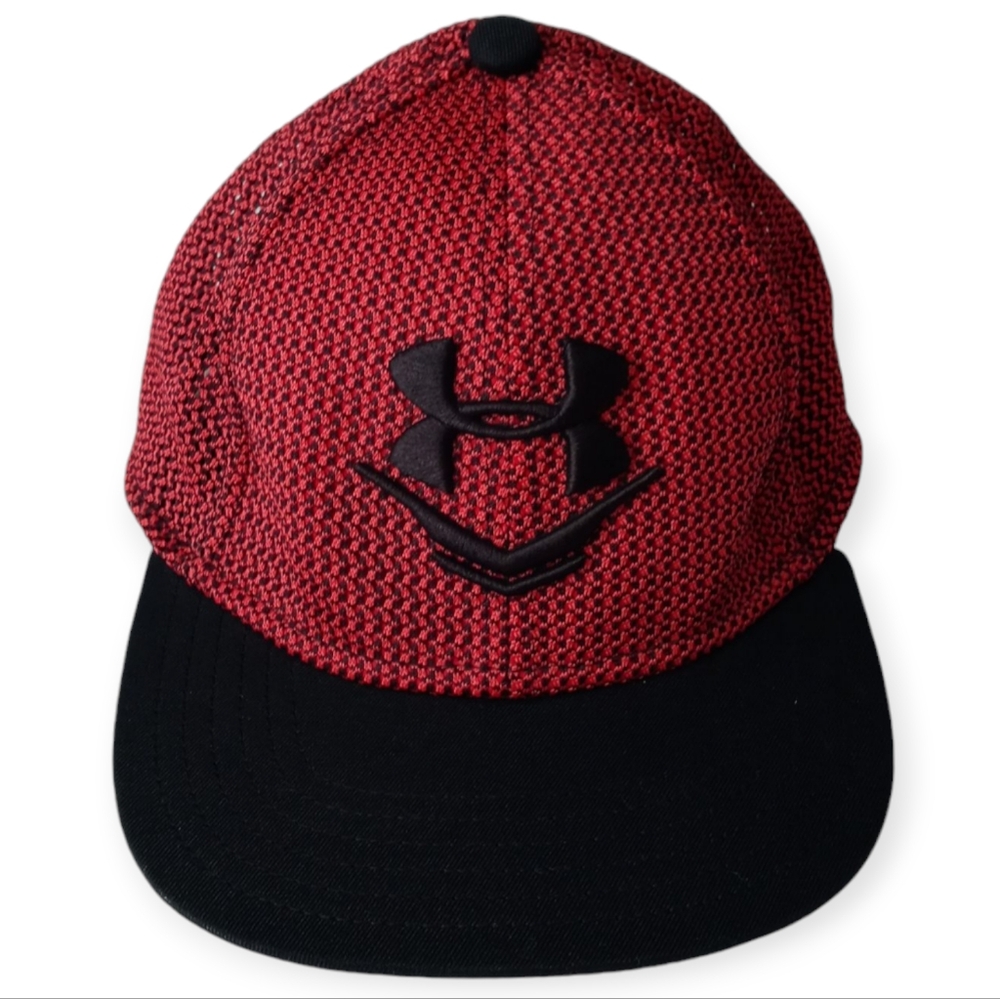 UNDER ARMOUR  YOUTH BLACK & RED MESH ADJUSTABLE SNAPBACK HAT CAP. SIZE UNIQUE